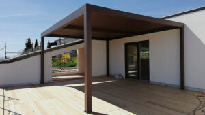 Villa lusso legno vetro terrazzo Firenze