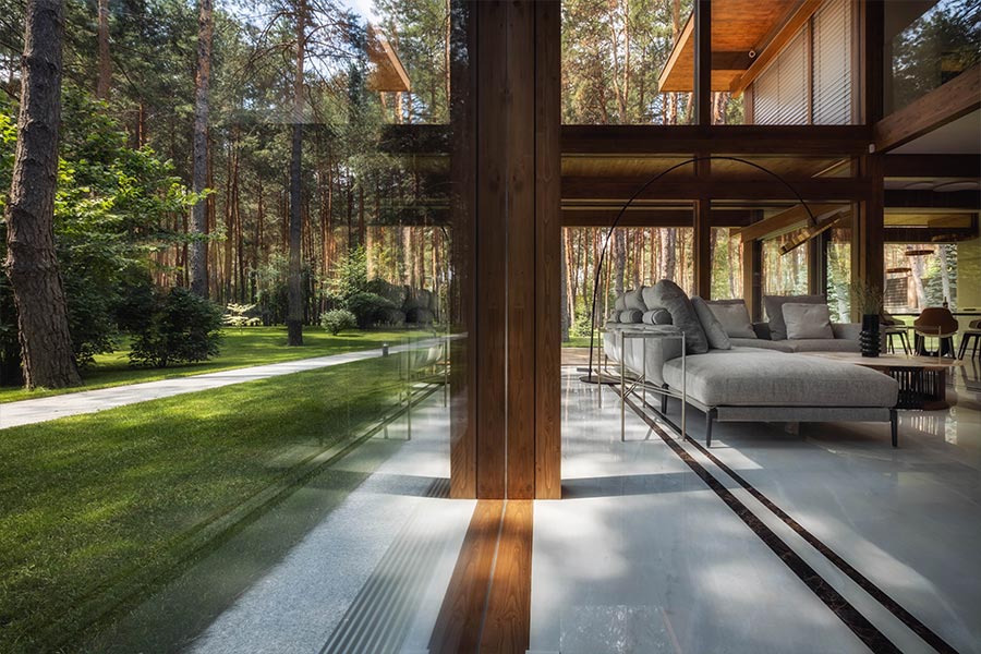 Casa-in-legno-Kager-pareti-in-vetro