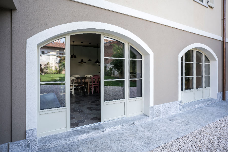 Villa-in-legno-Novara-bassorilievi